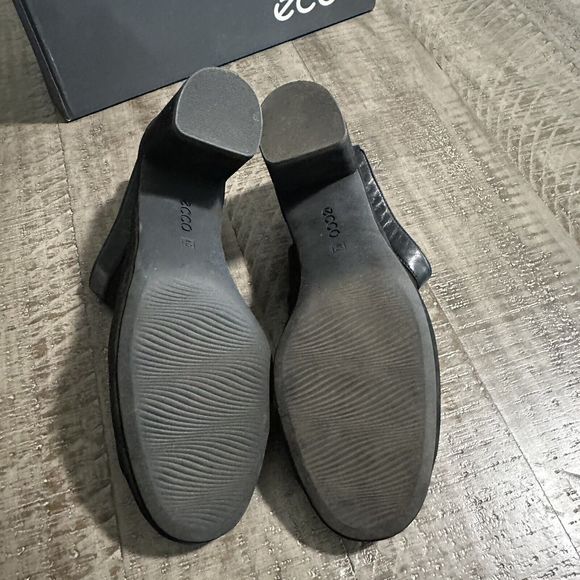 Ecco Women’s Heels Size 9-9.5 Black Suede - Picture 5 of 6